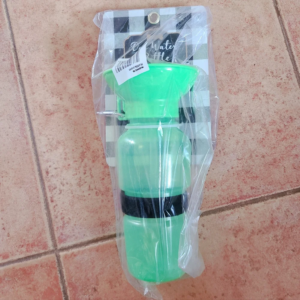 👀50% OFF - NWT‼️ Woof brand Sqeeze Travel Dog Water Bottle